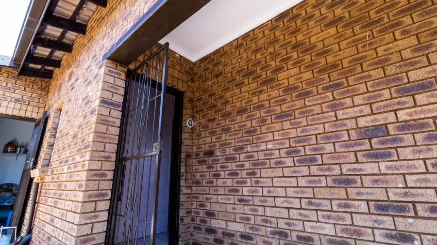  Bedroom Property for Sale in Lenasia Ext 6 Gauteng