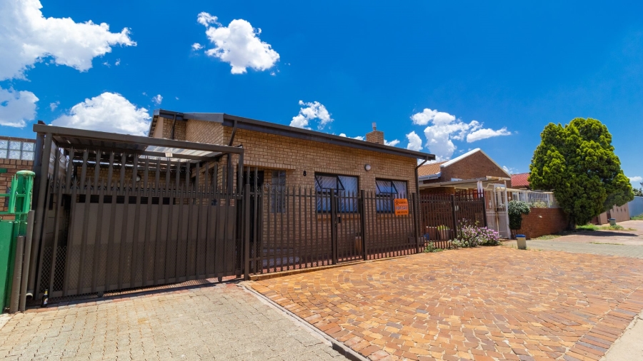  Bedroom Property for Sale in Lenasia Ext 6 Gauteng