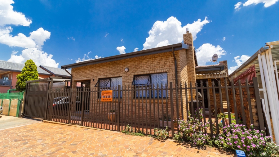  Bedroom Property for Sale in Lenasia Ext 6 Gauteng