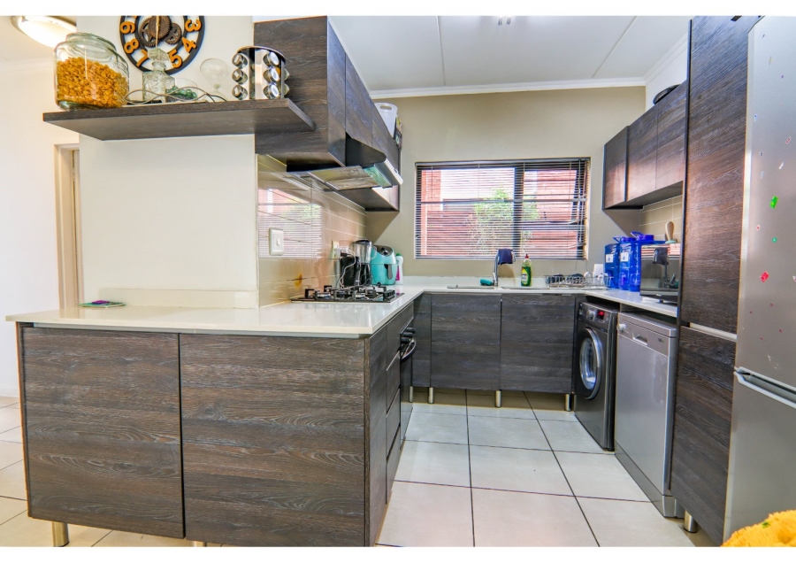 3 Bedroom Property for Sale in Greenstone Crest Gauteng