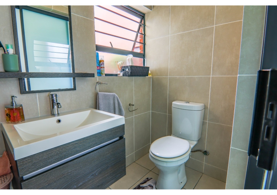 3 Bedroom Property for Sale in Greenstone Crest Gauteng