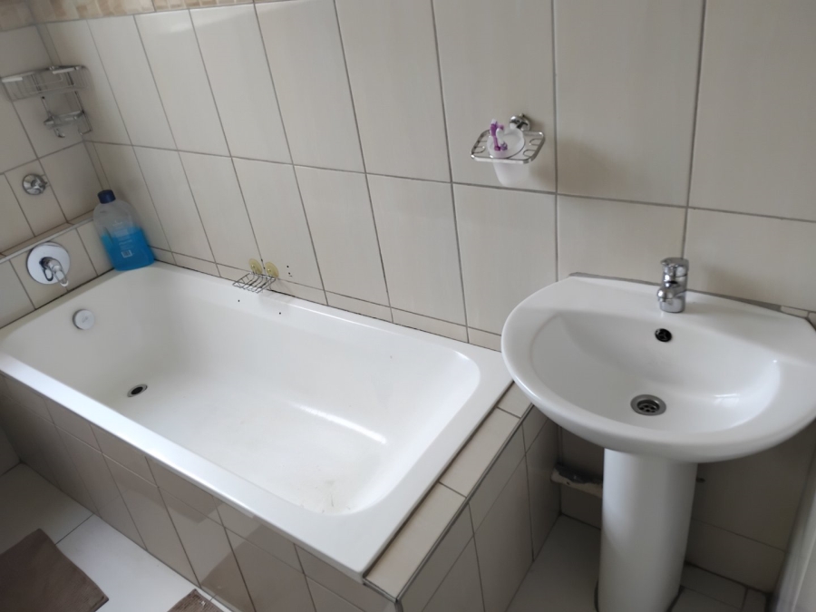 2 Bedroom Property for Sale in Lorentzville Gauteng