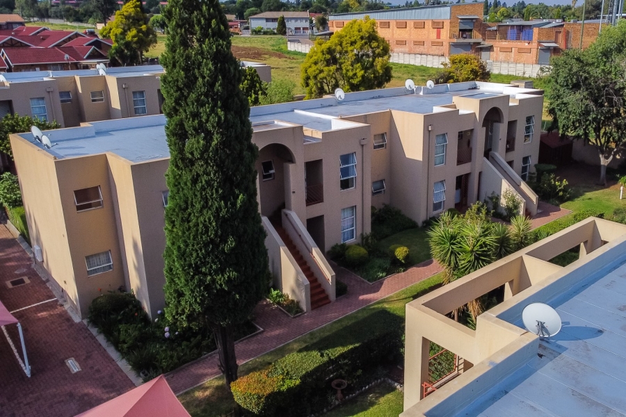 2 Bedroom Property for Sale in Brackendowns Gauteng