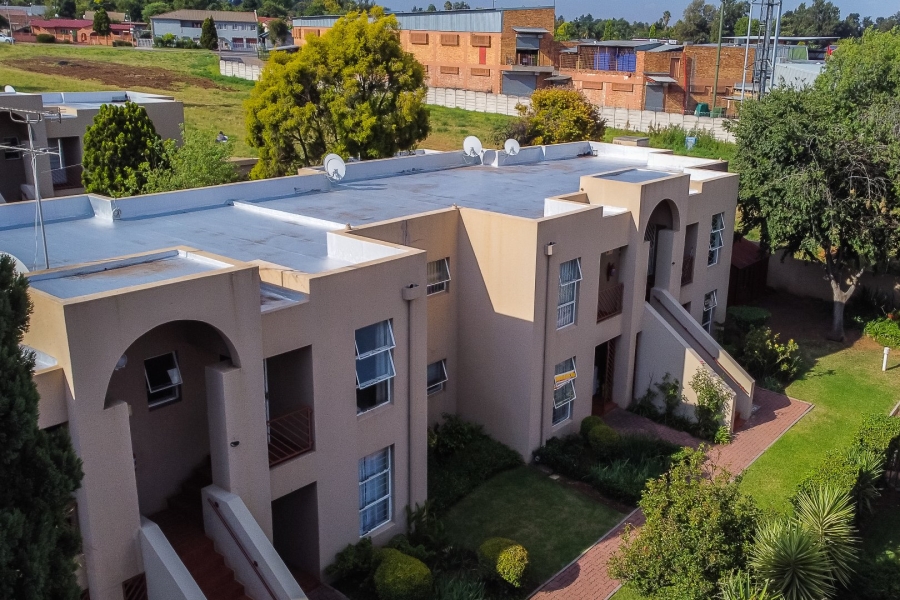 2 Bedroom Property for Sale in Brackendowns Gauteng