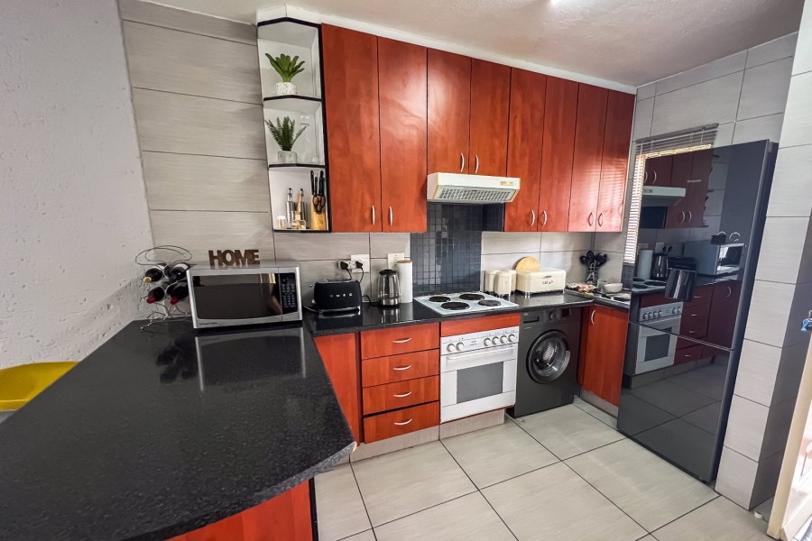 2 Bedroom Property for Sale in Brackendowns Gauteng