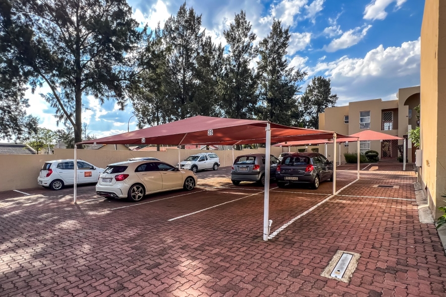 2 Bedroom Property for Sale in Brackendowns Gauteng