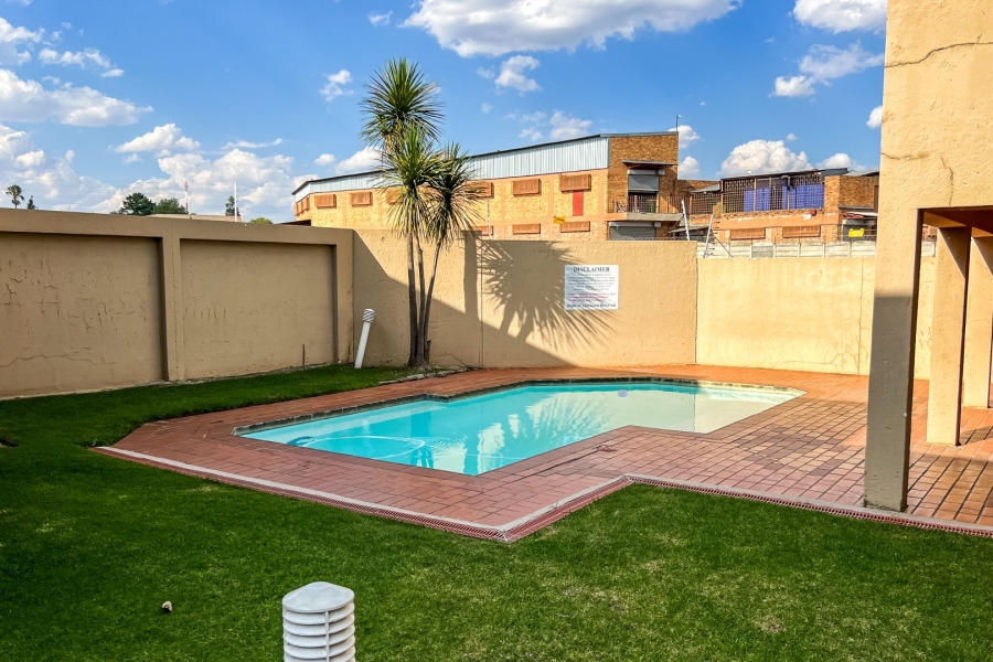 2 Bedroom Property for Sale in Brackendowns Gauteng