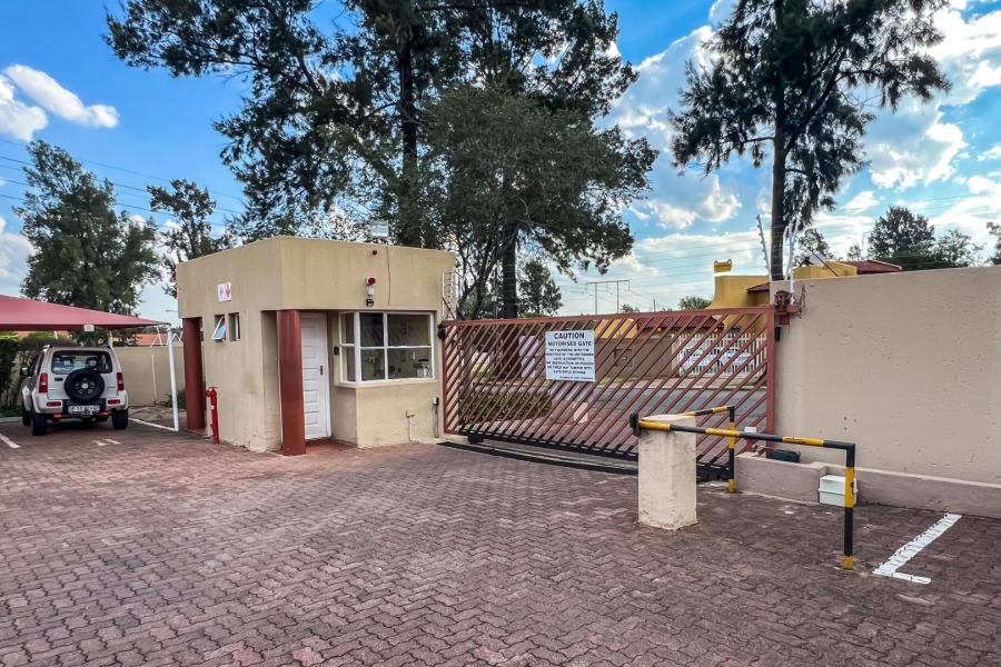 2 Bedroom Property for Sale in Brackendowns Gauteng