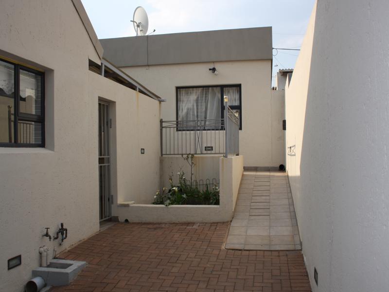 To Let 2 Bedroom Property for Rent in Bosmont Gauteng