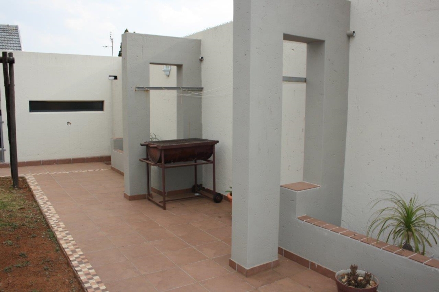 To Let 2 Bedroom Property for Rent in Bosmont Gauteng