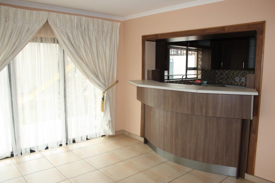 To Let 2 Bedroom Property for Rent in Bosmont Gauteng