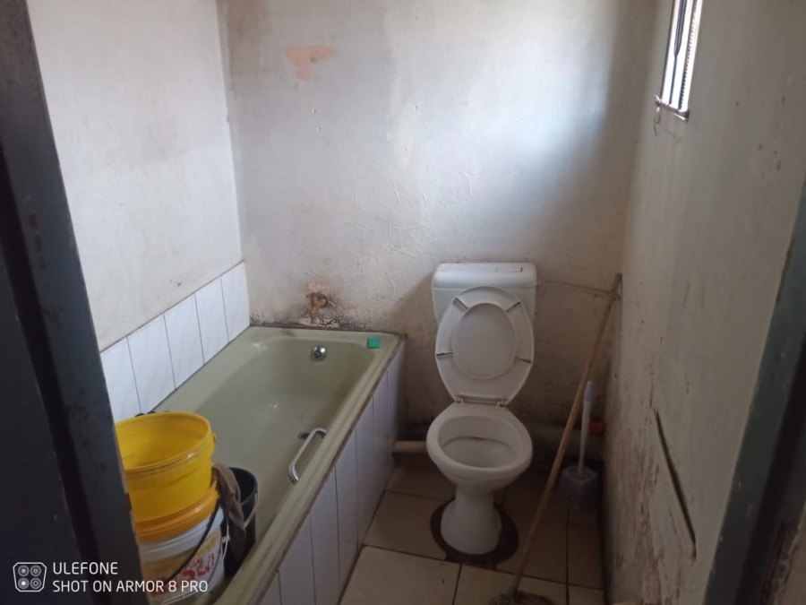 1 Bedroom Property for Sale in Rondebult Gauteng