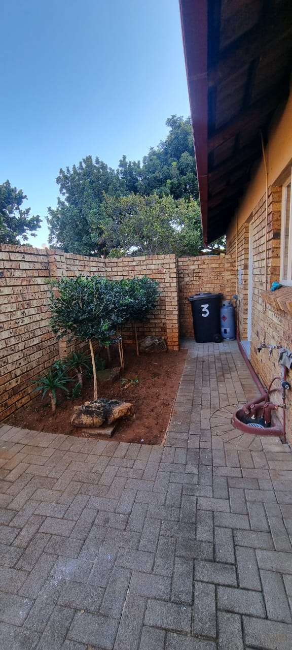 2 Bedroom Property for Sale in Magalieskruin Gauteng