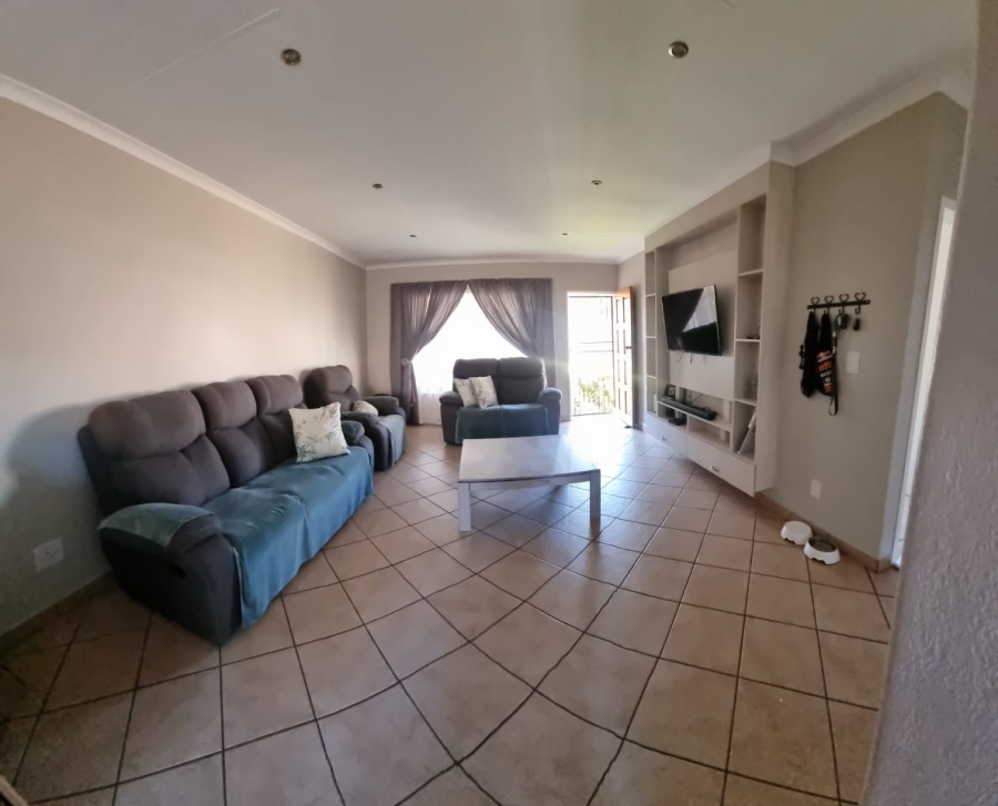 2 Bedroom Property for Sale in Magalieskruin Gauteng