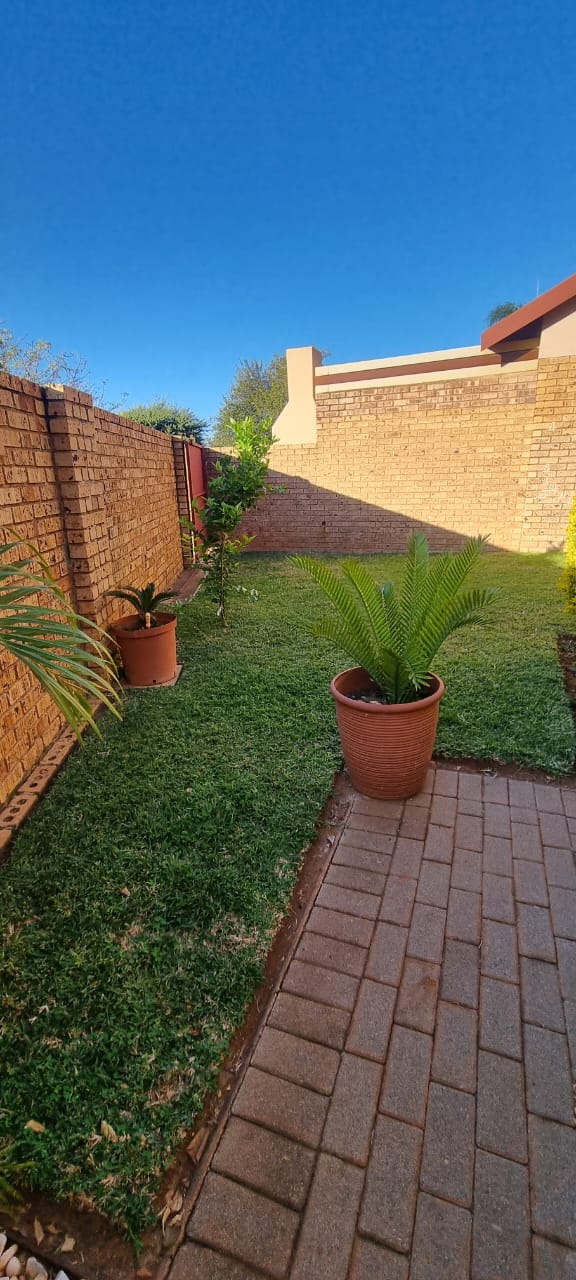 2 Bedroom Property for Sale in Magalieskruin Gauteng