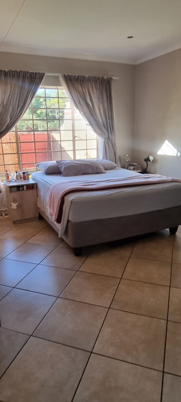 2 Bedroom Property for Sale in Magalieskruin Gauteng