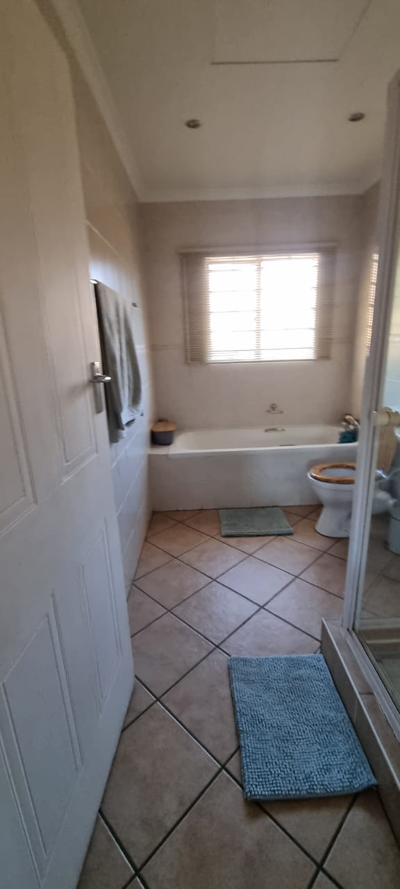 2 Bedroom Property for Sale in Magalieskruin Gauteng