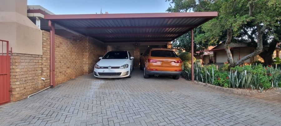 2 Bedroom Property for Sale in Magalieskruin Gauteng