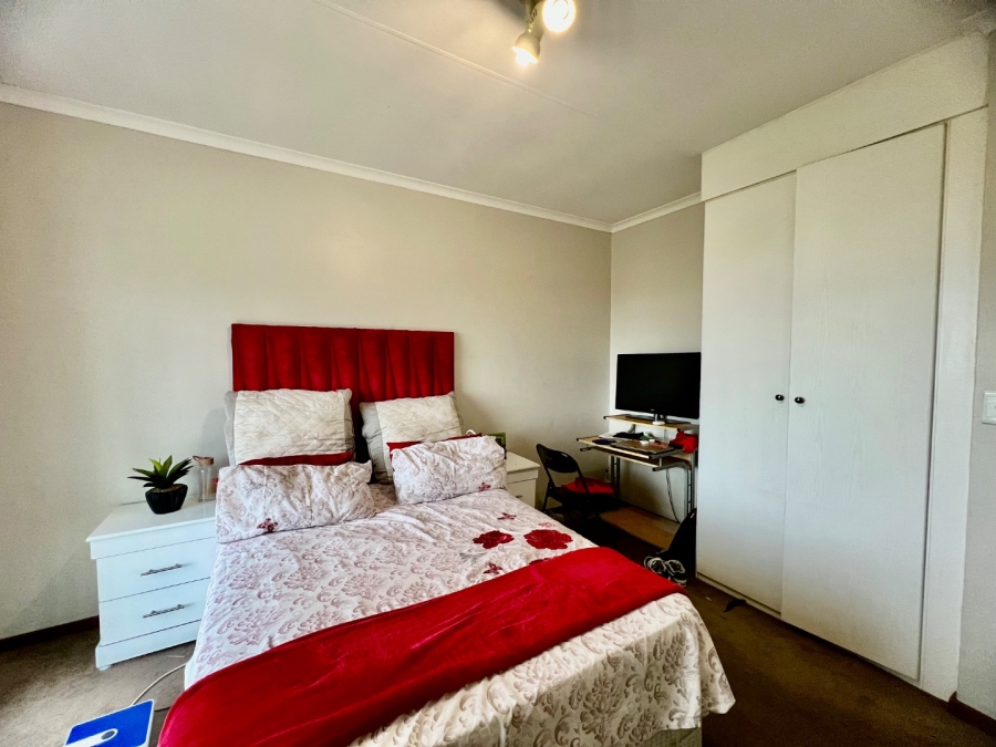 3 Bedroom Property for Sale in La Montagne Gauteng