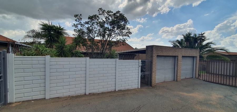 3 Bedroom Property for Sale in Noordheuwel Gauteng