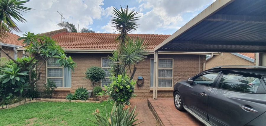 3 Bedroom Property for Sale in Noordheuwel Gauteng