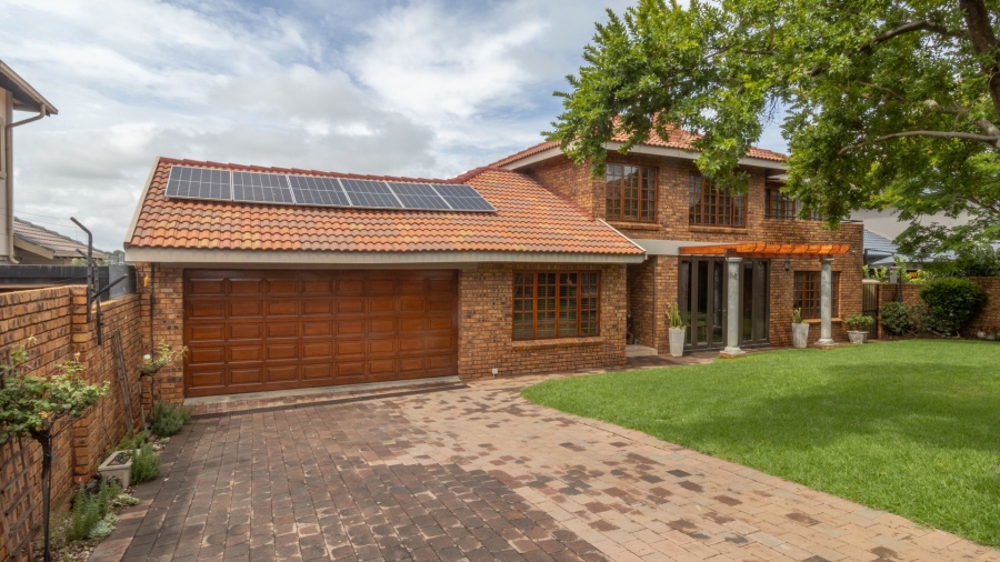 5 Bedroom Property for Sale in Amberfield Gauteng