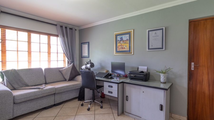 5 Bedroom Property for Sale in Amberfield Gauteng