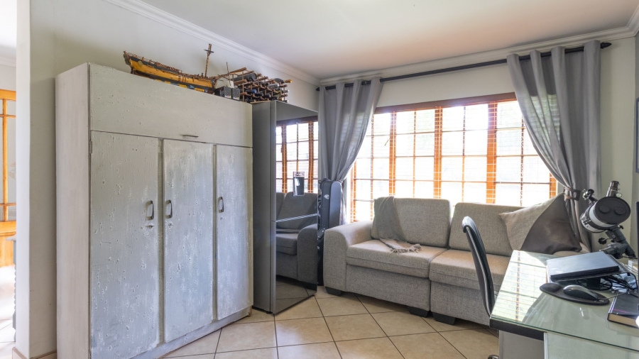 5 Bedroom Property for Sale in Amberfield Gauteng