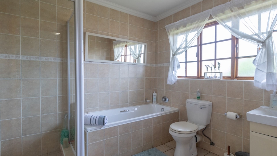 5 Bedroom Property for Sale in Amberfield Gauteng