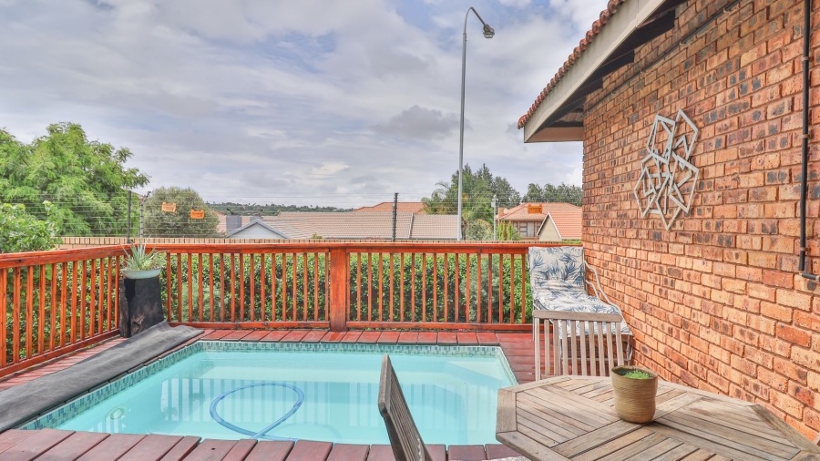 5 Bedroom Property for Sale in Amberfield Gauteng