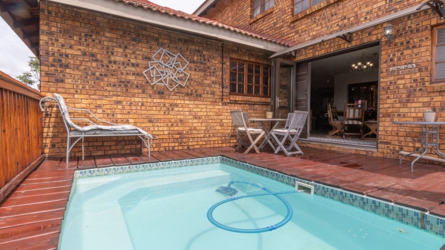 5 Bedroom Property for Sale in Amberfield Gauteng