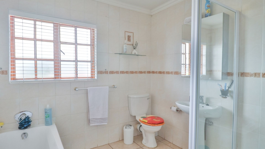 5 Bedroom Property for Sale in Amberfield Gauteng