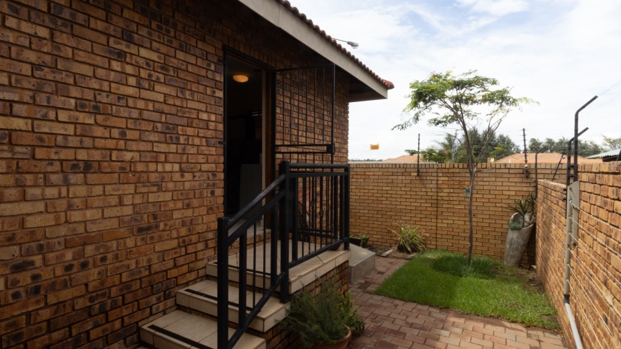 5 Bedroom Property for Sale in Amberfield Gauteng