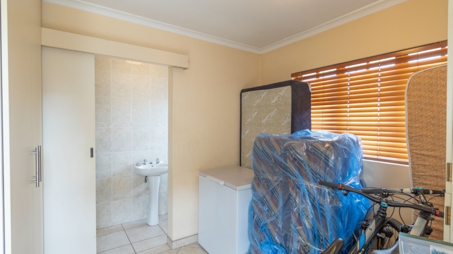 5 Bedroom Property for Sale in Amberfield Gauteng