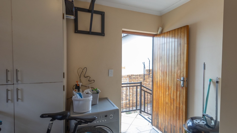 5 Bedroom Property for Sale in Amberfield Gauteng