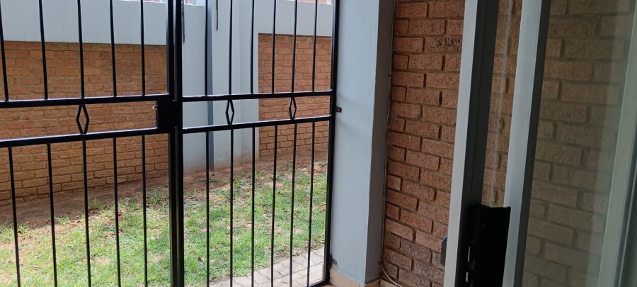 To Let 2 Bedroom Property for Rent in Vorna Valley Gauteng