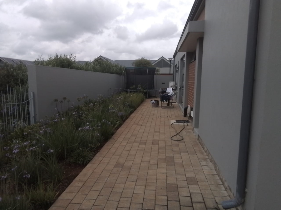 To Let 3 Bedroom Property for Rent in Serengeti Lifestyle Estate Gauteng