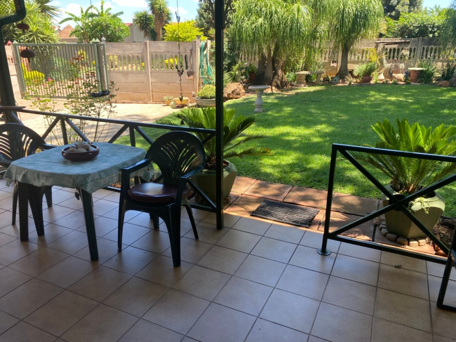 2 Bedroom Property for Sale in Montana Tuine Gauteng