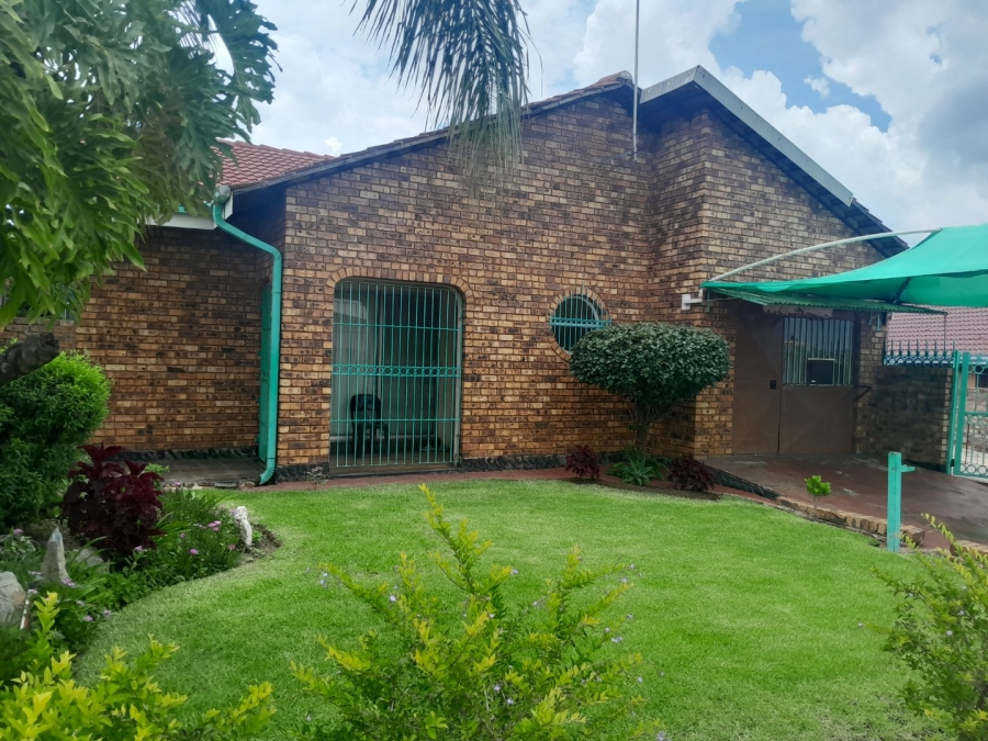 4 Bedroom Property for Sale in Soshanguve L Gauteng