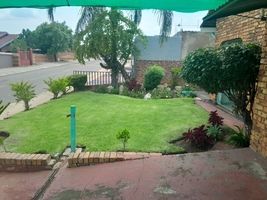 4 Bedroom Property for Sale in Soshanguve L Gauteng