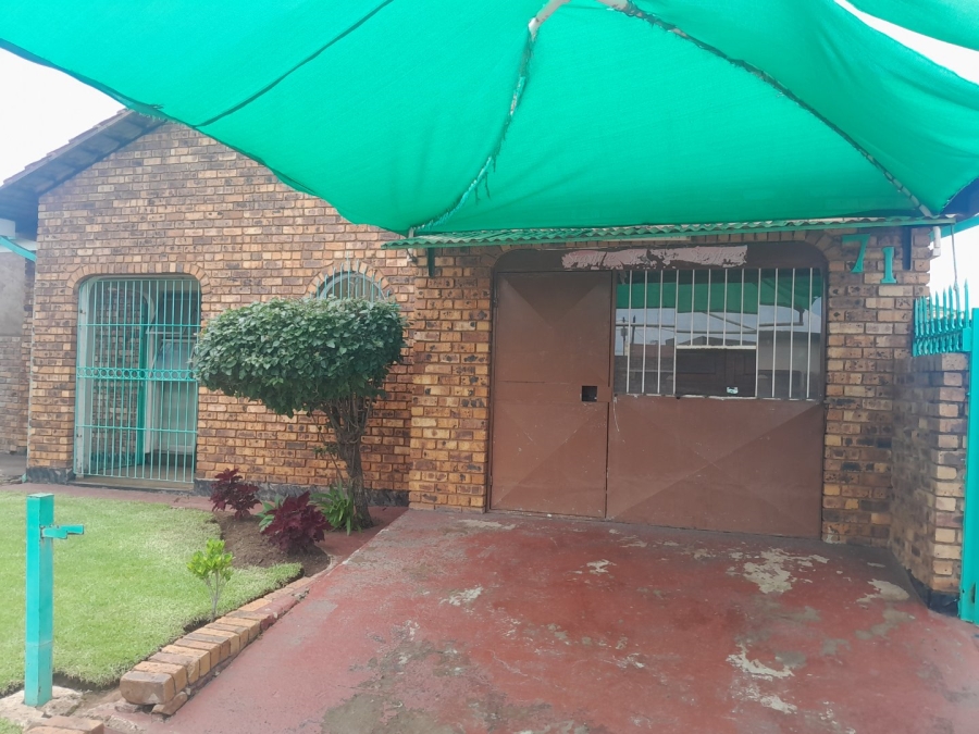 4 Bedroom Property for Sale in Soshanguve L Gauteng