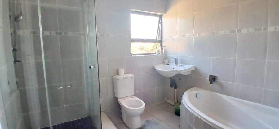 3 Bedroom Property for Sale in Heuweloord Gauteng