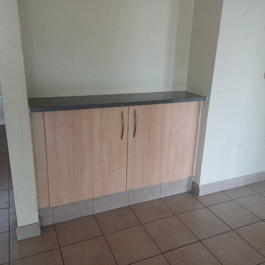 2 Bedroom Property for Sale in Erand Gardens Gauteng