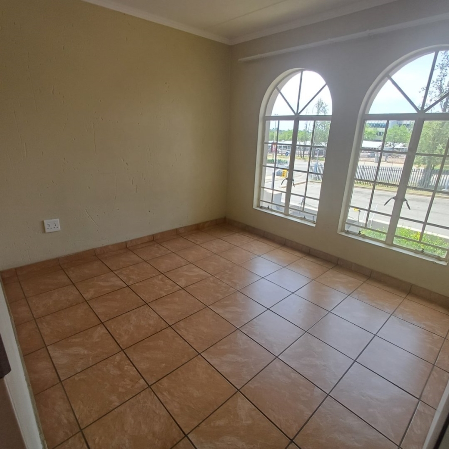 2 Bedroom Property for Sale in Erand Gardens Gauteng