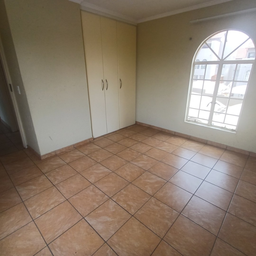 2 Bedroom Property for Sale in Erand Gardens Gauteng