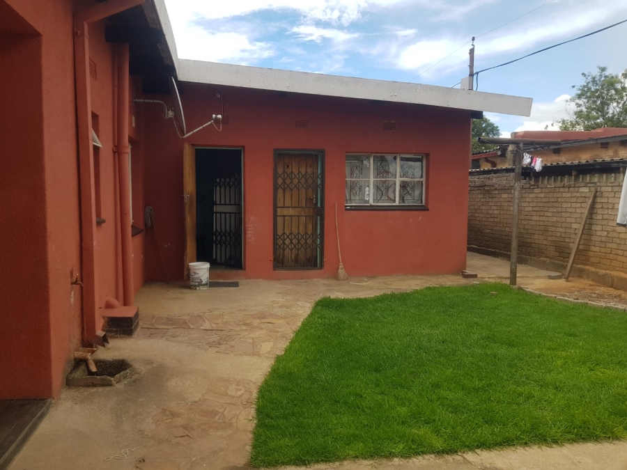 4 Bedroom Property for Sale in Mofolo Gauteng