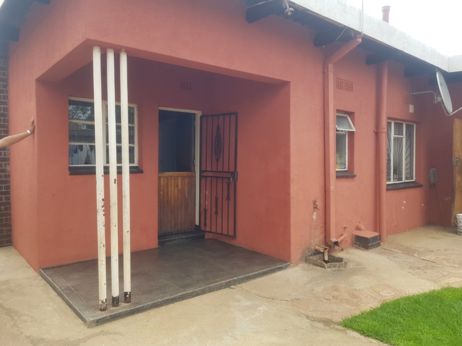 4 Bedroom Property for Sale in Mofolo Gauteng