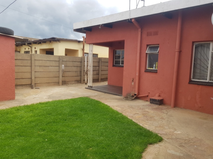 4 Bedroom Property for Sale in Mofolo Gauteng