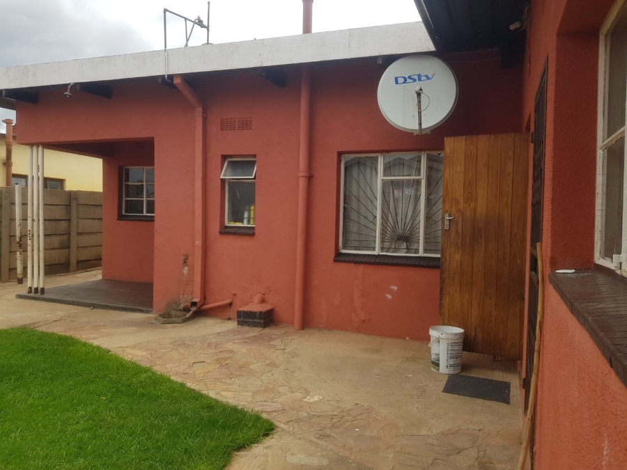 4 Bedroom Property for Sale in Mofolo Gauteng