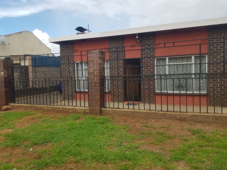 4 Bedroom Property for Sale in Mofolo Gauteng